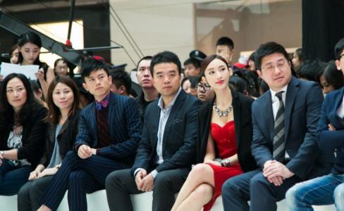 带字的非主流女生伤心图片:无法掩饰的失落心情第0张