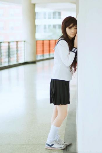 中国湖南内地女艺人赵多娜小白裙丸子头可爱清新写真图片第2张