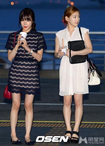 韩国美女黄美英Tiffany桌面壁纸第4张