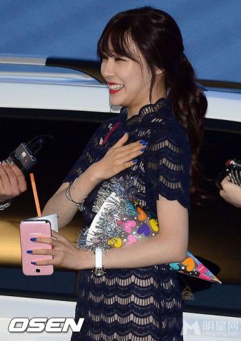 韩国美女黄美英Tiffany桌面壁纸第6张
