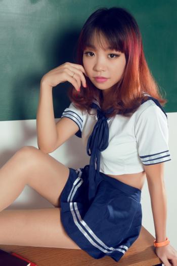 丽柜腿模Liya学生制服丝袜美腿诱惑写真图片第二辑第0张