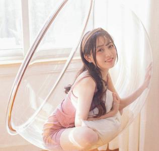 美少女泳池中变身巡音露卡第0张