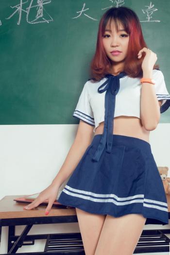 丽柜腿模Liya学生制服丝袜美腿诱惑写真图片第三辑第2张