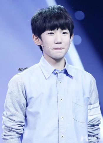 TFBOYS王源黑色礼服微笑甜美 TFBOYS图片王源图片第6张