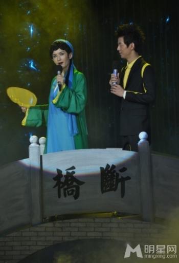百变大咖秀何炅谢娜变身郭靖黄蓉第2张