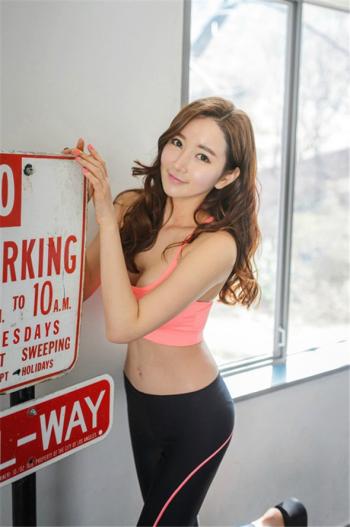 美女图片 运动装美女图片 健身美女图片 长腿美女图片第3张