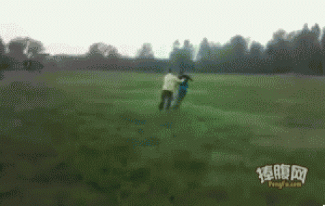 邪恶搞笑gif：没精神了？给你提提神！第0张
