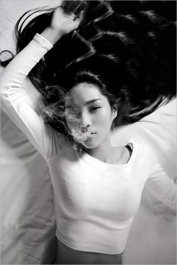 长腿性感职业装美女写真照第3张