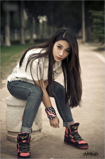 长腿性感职业装美女写真照第5张