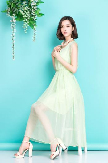 中国内地新生代演员童颜美女张鑫娇娇嫩诱惑私房写真第2张