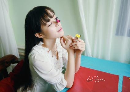 高清辽宁省大连美女王熙然透视紧身裙秀火辣身材演绎零度温柔第4张