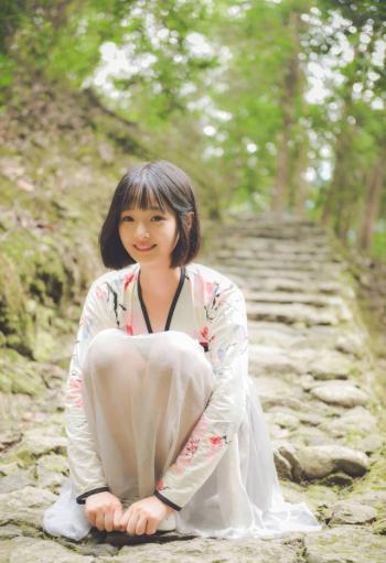 清新短发古风妹子山林间充满自然气息私房照写真图片下载第2张