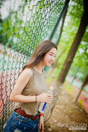 卷发甜美韩系美女肌肤胜雪校花级女神第3张