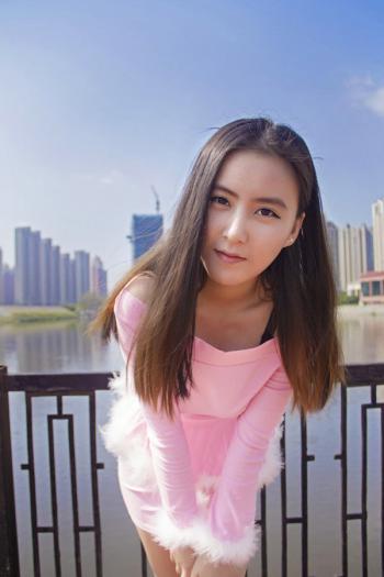 韩国忠清南道保宁女明星刘雪妮绿色背心性感私房露内内私房照写真图片下载第2张