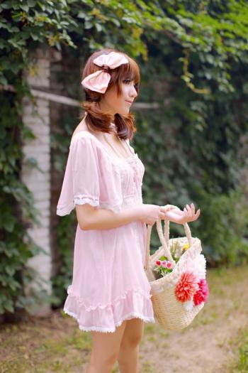 清纯蝴蝶结美女碎花裙可爱写真第0张