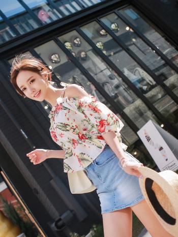 高清陕西省延安美女F杯潘春春蕾丝裙呼之欲出第2张