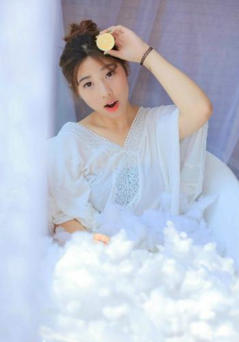 白皙清新妹子夏日水果阳光写真照片第6张