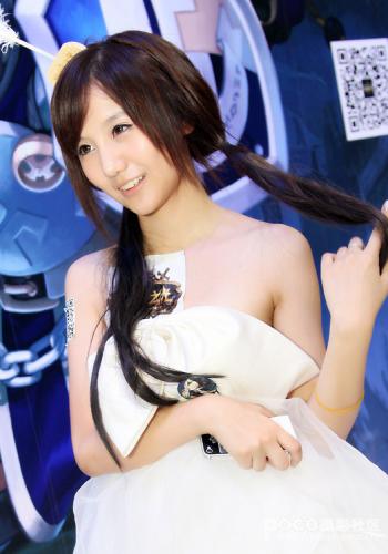 平面模特女演员网红王瑞儿大胆锥子脸美女自拍照第3张