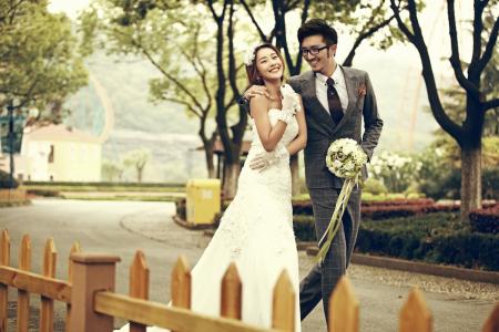 严屹宽杜若溪婚纱写真图片 明星夫妻温馨写真图片第5张