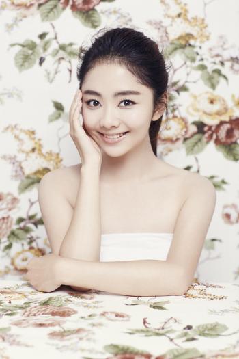 中国内地四川泸州影视女演员可爱女星谭松韵清纯静美写真第3张