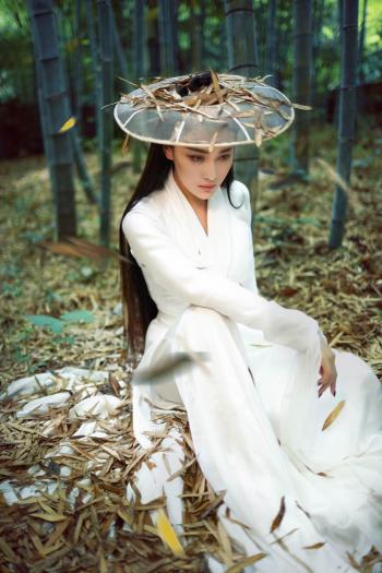 张馨予侠骨柔情古风写真图片第6张