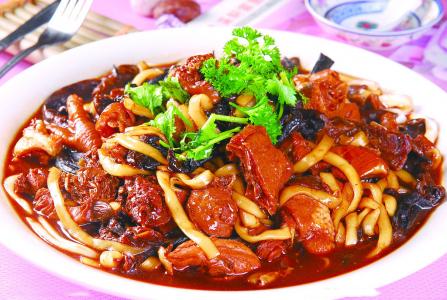 高清东北小鸡炖蘑菇图片东北美食图片第2张