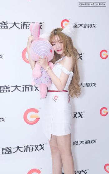 高清女星游戏美女艾西Ashley性感活动照合集第3张