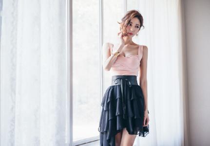 骨感美女性感一字肩包臀裙性感写真第5张