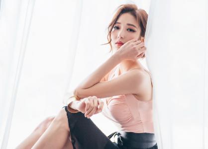 骨感美女性感一字肩包臀裙性感写真第6张