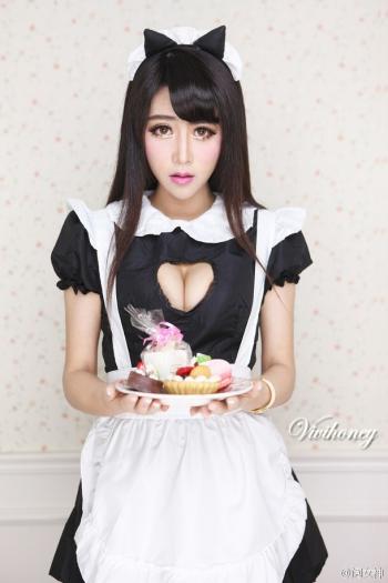 网络红人新锐模特极品性感美女夏小薇女仆装制服微露大胆写真第1张