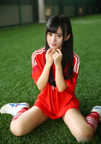 中国大陆四川省遂宁女演员鞠婧祎足球宝贝写真：鞠婧祎四千年第一美女写真图片第0张