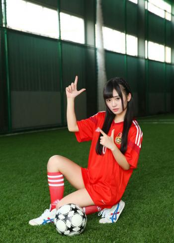 中国大陆四川省遂宁女演员鞠婧祎足球宝贝写真：鞠婧祎四千年第一美女写真图片第2张