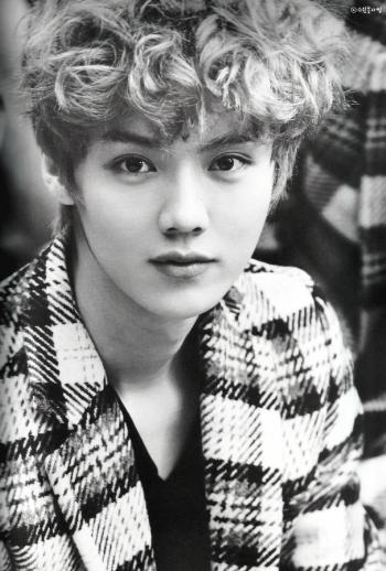 鹿晗GAON CHART 撒汗热舞 帅气西服迷倒千万粉丝第3张