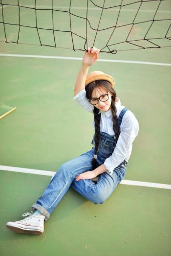 高清湖北省赤壁美女黄灿灿武大校花写真（二）：清纯眼镜妹学生写真图片第0张