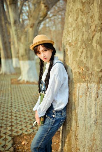 高清湖北省赤壁美女黄灿灿武大校花写真（二）：清纯眼镜妹学生写真图片第2张