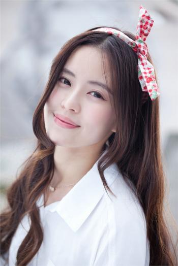 中国内地广东省深圳女演员温心swan图片（四）：深大校花温心白色衬衫写真图片第5张