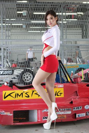 性感丰满的赛车女郎丝袜美腿无限激情撩人性感图片第2张