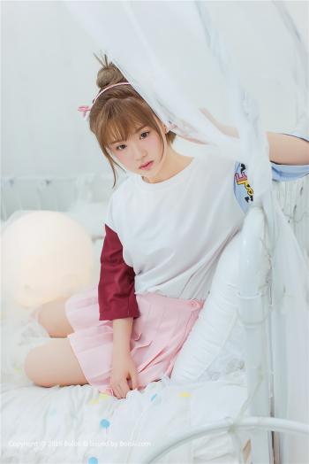 美少女泳池中变身巡音露卡第0张
