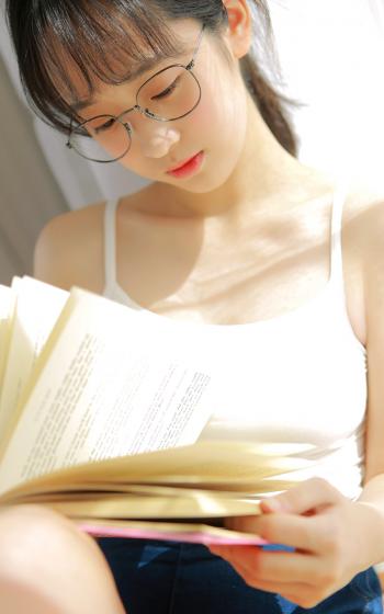 超像林志玲的美丽校花 甜美校服装写真第5张