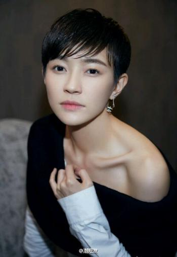 高清安徽省马鞍山女明星焦俊艳美艳红唇性感迷人写真图片第2张