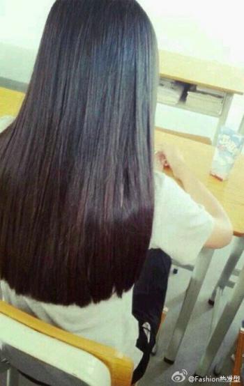 清纯校花美女生活照 长发直发美女图片大全第4张