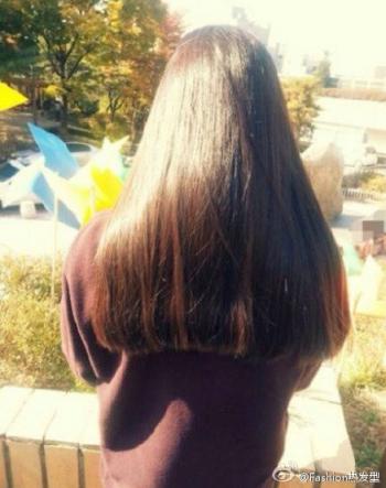 清纯校花美女生活照 长发直发美女图片大全第5张