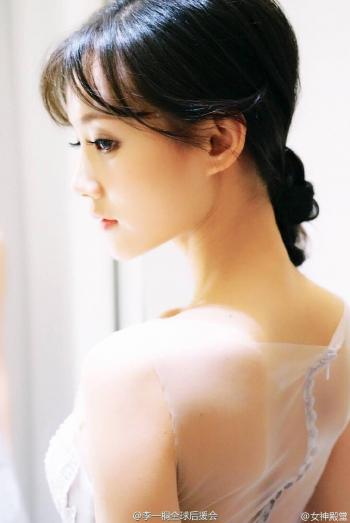 高清中国内地山东济南女演员李一桐Q清纯小公主白裙明星美女写真图片第1张