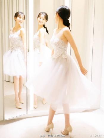 高清中国内地山东济南女演员李一桐Q清纯小公主白裙明星美女写真图片第3张