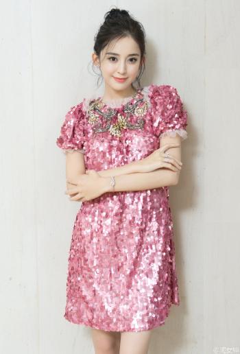 中国内地新疆乌鲁木齐市影视女演员古力娜扎甜美写真桌面壁纸第0张
