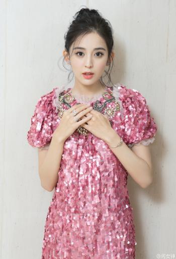 中国内地新疆乌鲁木齐市影视女演员古力娜扎甜美写真桌面壁纸第3张
