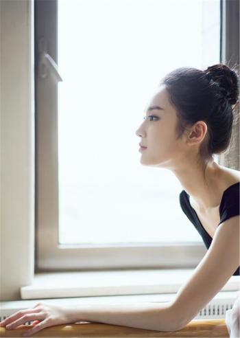 中国内地女演员谋女郎张慧雯如梦如幻唯美写真图片第0张