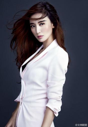 中国内地影视天津女演员张萌霸气西装性感事业线写真图片第2张