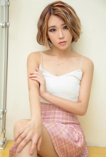 短发少妇十六性感居家写真图片第5张