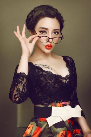 中国内地四川成都影视演员装女郎李晓莉冯雨芝写真第2张